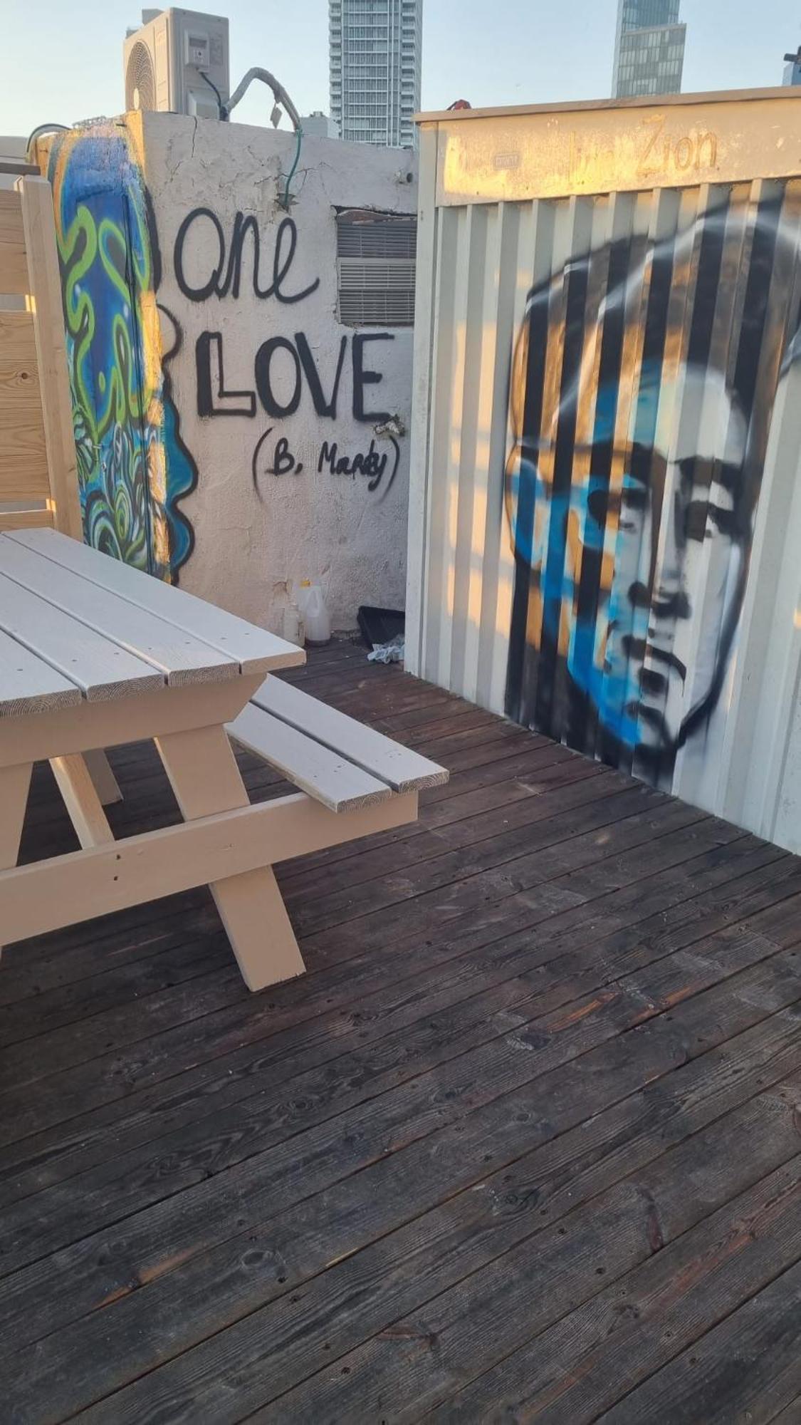 Fellini Of The Spirit-tlv Apartment
